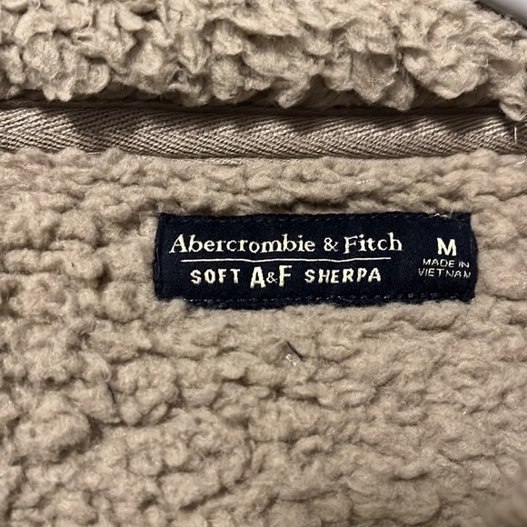 Abercrombie tan Sherpa with pockets! - Picture 2 of 2